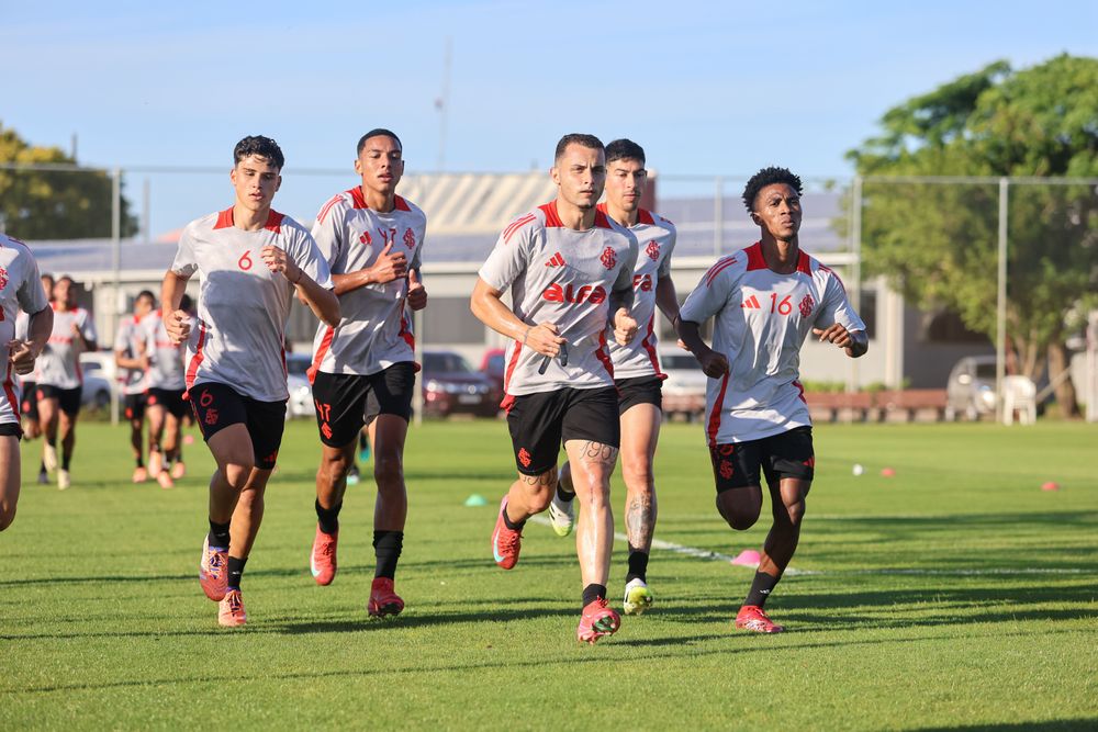 Começa semana de treinos no CT