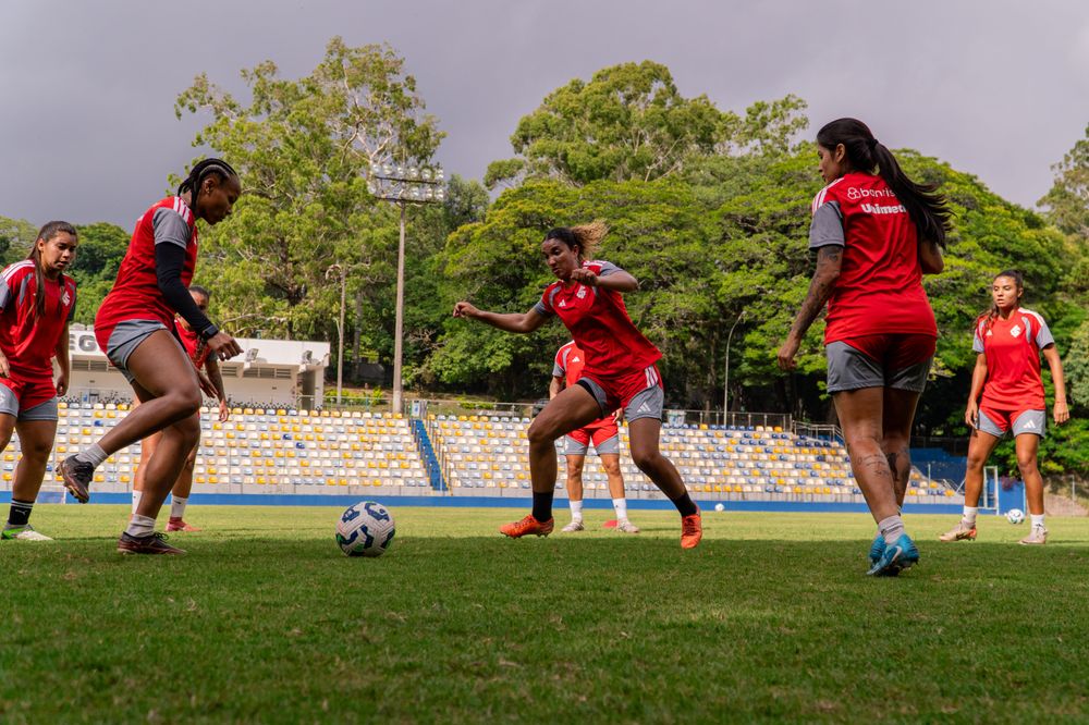Gurias Coloradas encerram mais uma semana de pré-temporada visando a estreia no ...