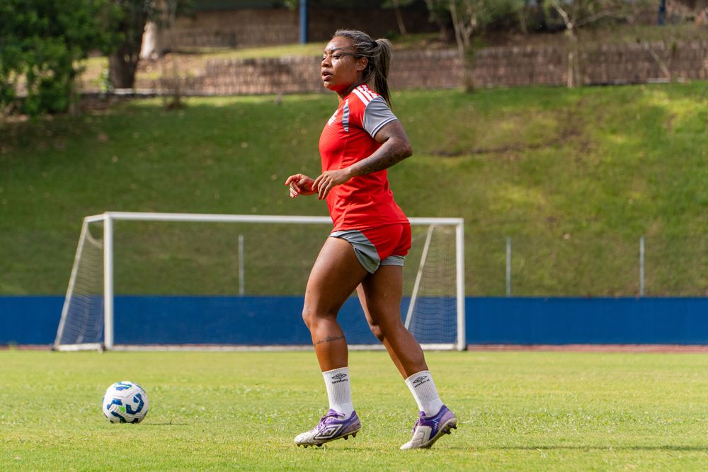 Gurias Coloradas iniciam preparação para o clássico Gre-Nal de sábado