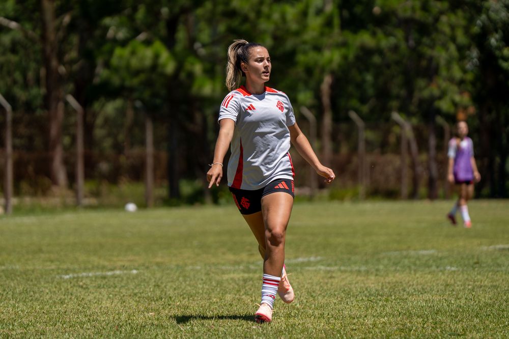 Gurias Coloradas treinam visando o Corinthians nas quartas de final da Copinha