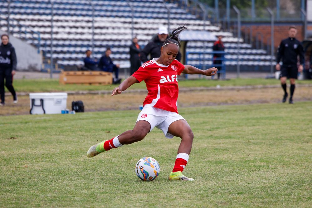 Gurias Coloradas largam em desvantagem na semifinal

