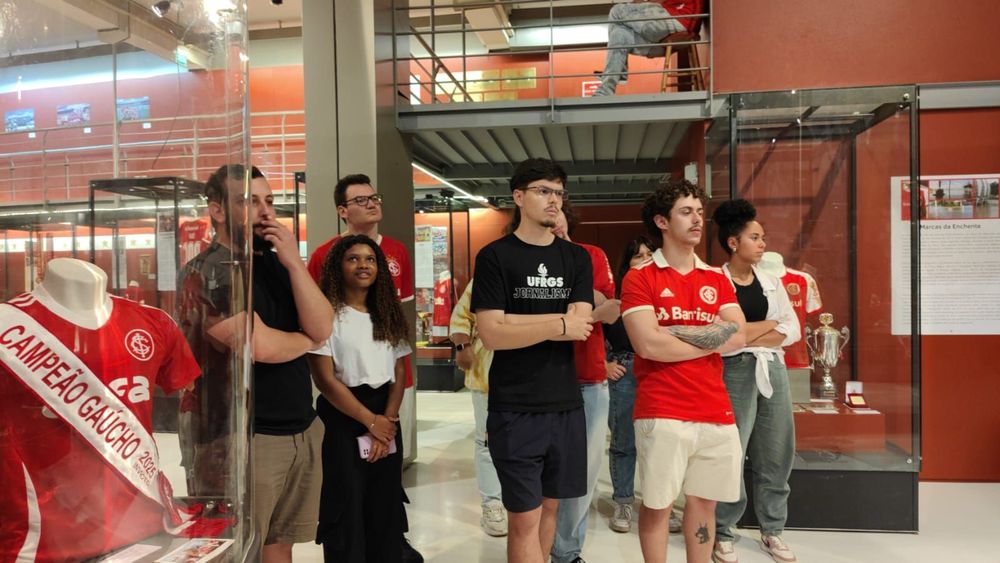Inter e UFRGS realizam atividades com estudantes sobre a história do clube