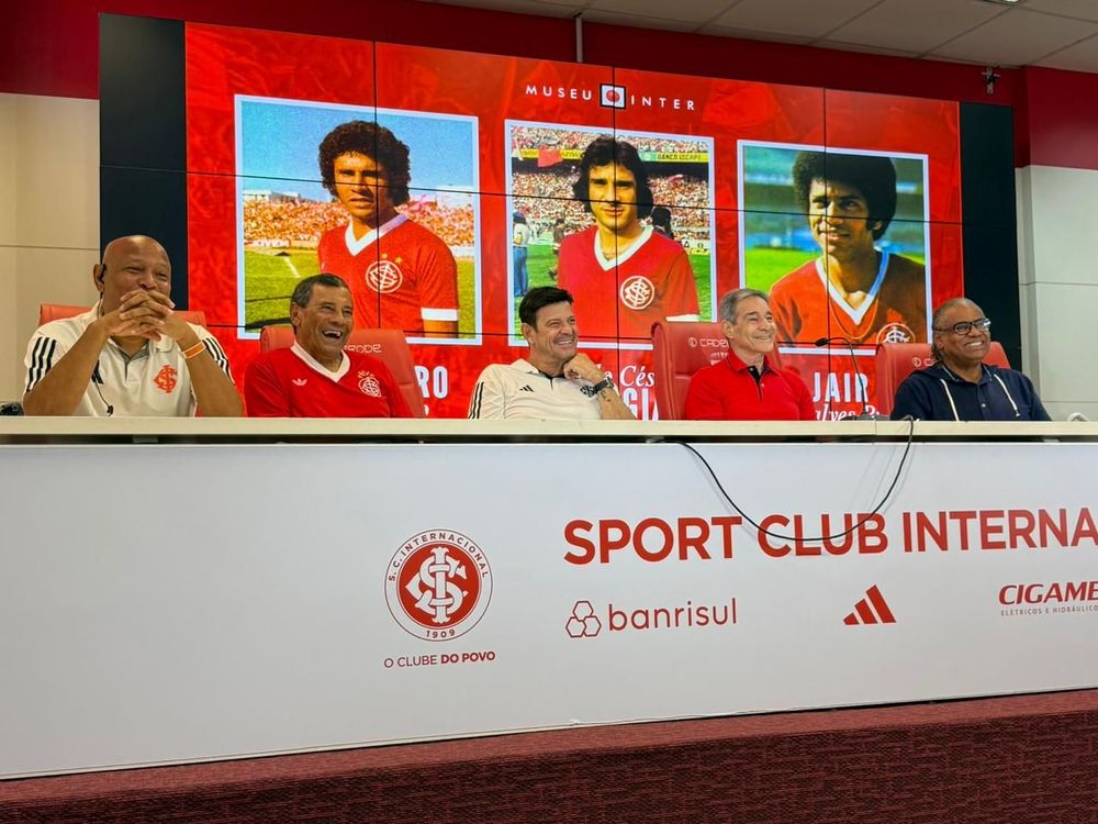 Museu do Inter realiza visitação pelos 117 anos do Colorado com ídolos histórico...