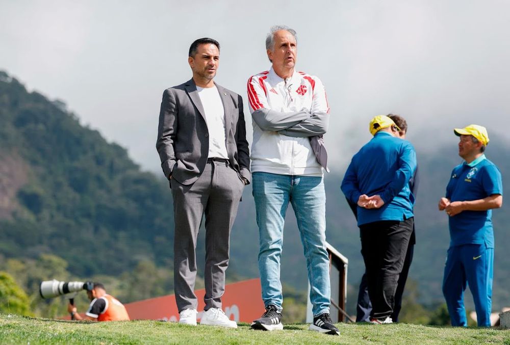 Carlos Noval se reúne com Rodrigo Caetano na Granja Comary; Sub-15 decide título...