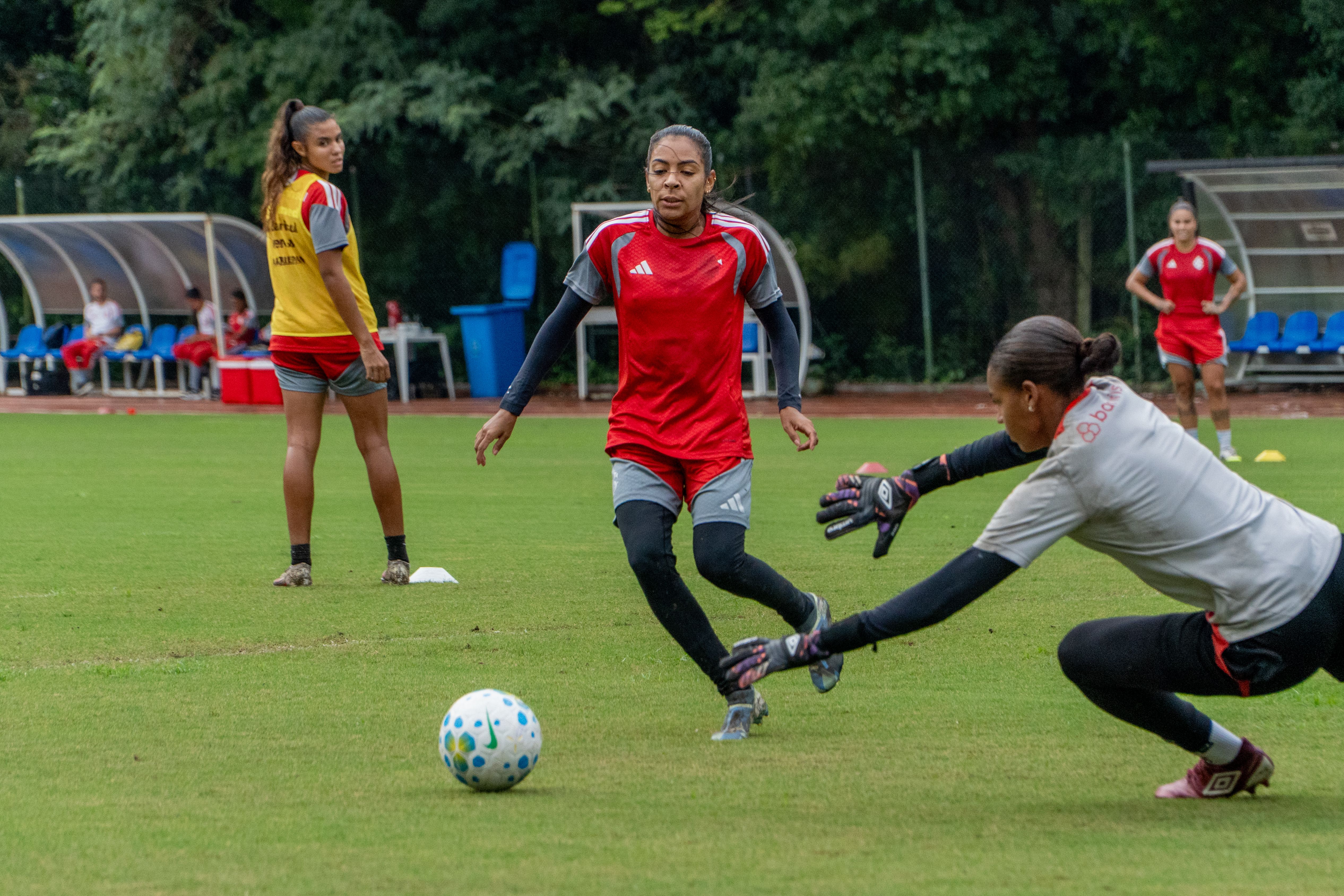 Gurias Coloradas se reapresentam após empate com o Mixto e iniciam preparação para encarar o Cruzeiro